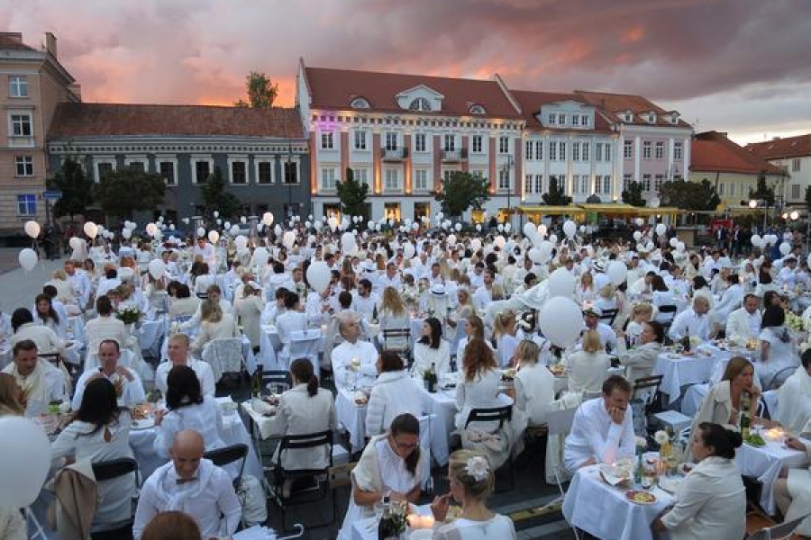 Le Dîner en Blanc global phenomenon in Vilnius 29th July